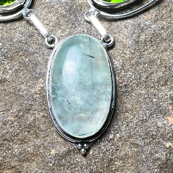 Prehnite & peridot necklace - Picture 9 of 9